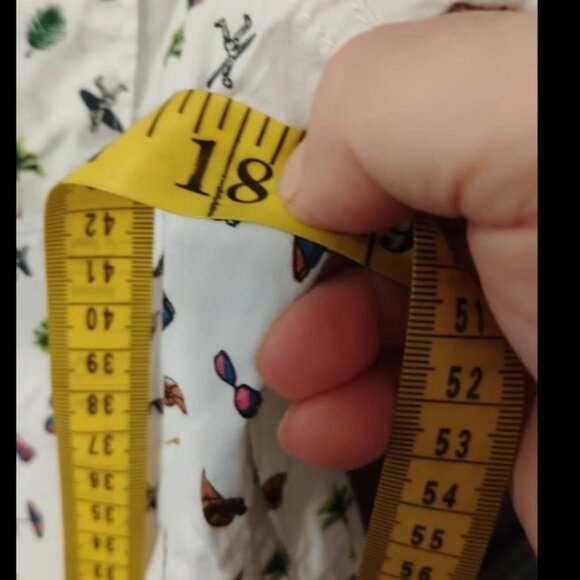 Free Planet Beach Themed Button Up Polo Mens Medium (17"W X 25"L) - Picture 8 of 9